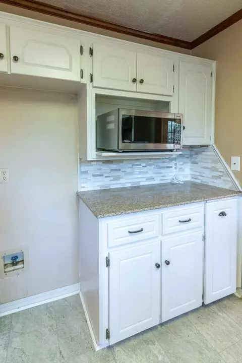 Kitchen - 41 Ridge Rd, Cabot, AR 72023 photo 3 of 4