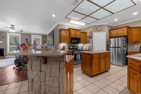 Kitchen - 10 Confederate Cv, Cabot, AR 72023 photo 4 of 5