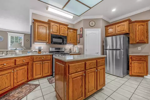 Kitchen - 10 Confederate Cv, Cabot, AR 72023 photo 3 of 5