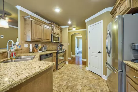 Kitchen - 2301 Hickory Dr, Bryant, AR 72019 photo 3 of 4