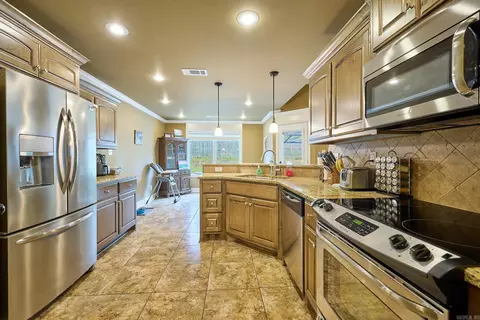 Kitchen - 2301 Hickory Dr, Bryant, AR 72019 photo 4 of 4