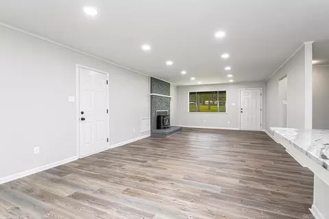Living - 6724 Bailey Cutoff, Benton, AR 72019 photo 3 of 6