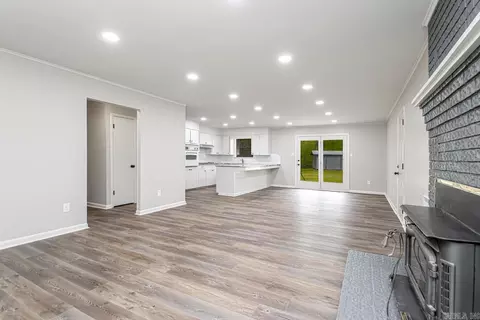 Living - 6724 Bailey Cutoff, Benton, AR 72019 photo 5 of 6