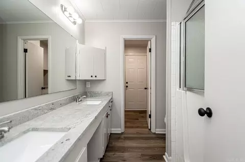 Bath - 6724 Bailey Cutoff, Benton, AR 72019 photo 1 of 4