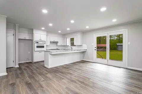Kitchen - 6724 Bailey Cutoff, Benton, AR 72019 photo 2 of 6