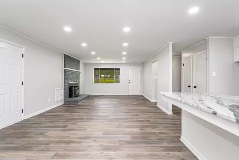 Living - 6724 Bailey Cutoff, Benton, AR 72019 photo 2 of 6