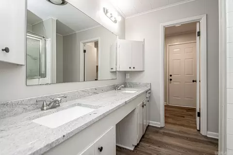 Bath - 6724 Bailey Cutoff, Benton, AR 72019 photo 2 of 4