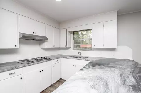 Kitchen - 6724 Bailey Cutoff, Benton, AR 72019 photo 5 of 6