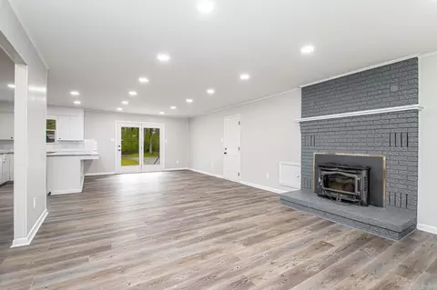Living - 6724 Bailey Cutoff, Benton, AR 72019 photo 6 of 6