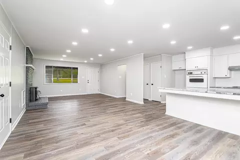 Living - 6724 Bailey Cutoff, Benton, AR 72019 photo 1 of 6