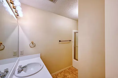 Bath - 3003 Andrew Dr, Bryant, AR 72022 photo 3 of 3