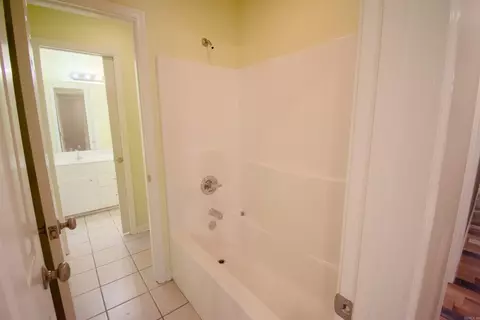 Bath - 107 Aaron Loop, Vilonia, AR 72173 photo 1 of 3