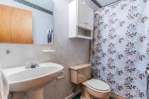 Bath - 1000 Patterson St, Trumann, AR 72472 photo 1 of 2
