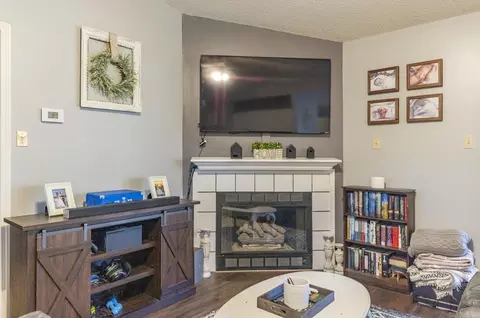 Living - 911 Allyson Ave, Bryant, AR 72022 photo 4 of 5