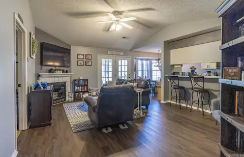 Living - 911 Allyson Ave, Bryant, AR 72022 photo 1 of 5