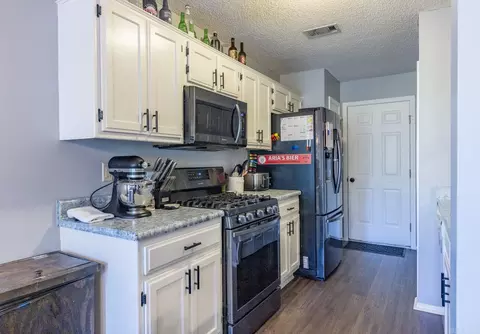 Kitchen - 911 Allyson Ave, Bryant, AR 72022 photo 3 of 4