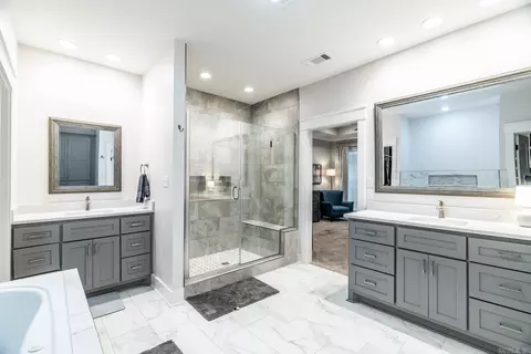 Bath - 3450 Dee Dr, Conway, AR 72034 photo 6 of 9