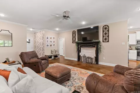 Living - 1400 Graybeard Dr, Conway, AR 72034 photo 6 of 6