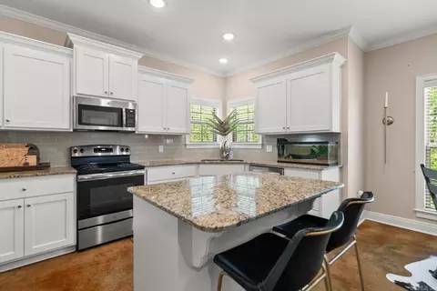Kitchen - 1400 Graybeard Dr, Conway, AR 72034 photo 3 of 7