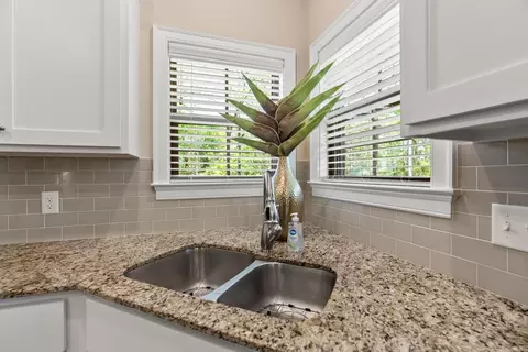 Kitchen - 1400 Graybeard Dr, Conway, AR 72034 photo 5 of 7