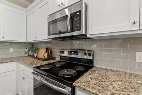 Kitchen - 1400 Graybeard Dr, Conway, AR 72034 photo 6 of 7
