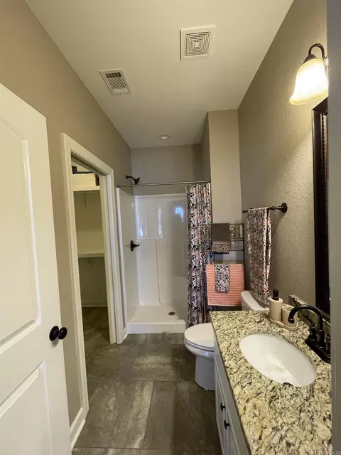 Bath - 2406 Nathan Dr, Searcy, AR 72143 photo 2 of 2