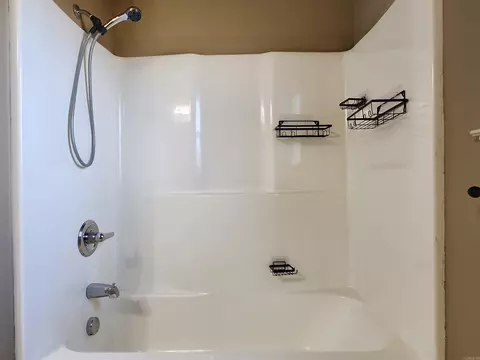 Bath - 3206 Hidden Medows Dr, Benton, AR 72015 photo 3 of 9