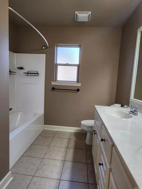 Bath - 3206 Hidden Medows Dr, Benton, AR 72015 photo 2 of 9