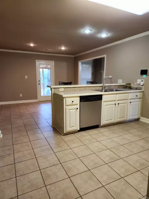 Kitchen - 3206 Hidden Medows Dr, Benton, AR 72015 photo 6 of 7