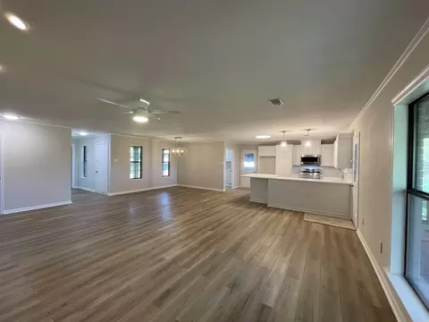 Living - 3605 Bear Cv, Benton, AR 72015 photo 4 of 8