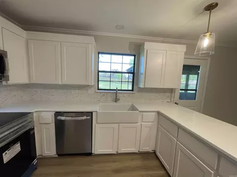Kitchen - 3605 Bear Cv, Benton, AR 72015 photo 5 of 5