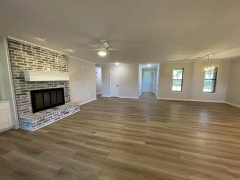 Living - 3605 Bear Cv, Benton, AR 72015 photo 7 of 8