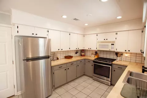 Kitchen - 4 W Post Oak Dr, Conway, AR 72034 photo 3 of 5