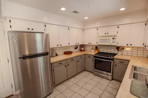 Kitchen - 4 W Post Oak Dr, Conway, AR 72034 photo 2 of 5
