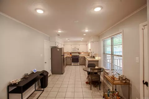 Kitchen - 4 W Post Oak Dr, Conway, AR 72034 photo 1 of 5