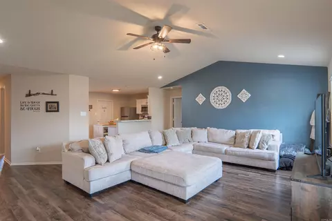 Living - 10 Saunder Dr, Ward, AR 72176 photo 1 of 2