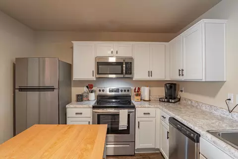 Kitchen - 10 Saunder Dr, Ward, AR 72176 photo 4 of 5