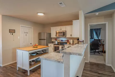 Kitchen - 10 Saunder Dr, Ward, AR 72176 photo 1 of 5