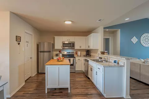 Kitchen - 10 Saunder Dr, Ward, AR 72176 photo 2 of 5