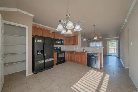 Kitchen - 27 Waycross Dr, Greenbrier, AR 72058 photo 3 of 4