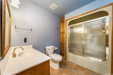 Bath - 404 Davidson Cir, Edgemont, AR 72044 photo 1 of 8