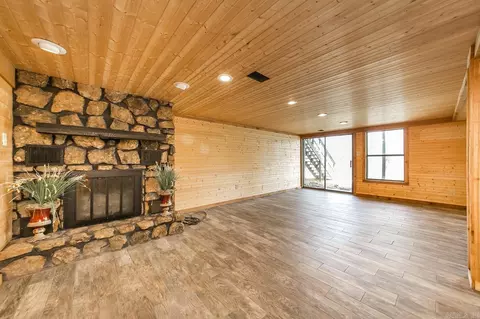 Living - 404 Davidson Cir, Edgemont, AR 72044 photo 5 of 5