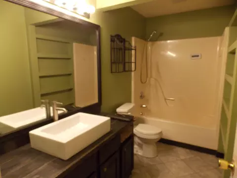 Bath - 2307 Normandy, Searcy, AR 72143 photo 6 of 6