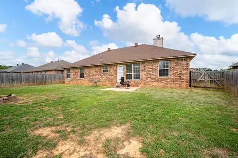 Exterior - 21 Eaglebrook Dr, Conway, AR 72032 photo 2 of 3