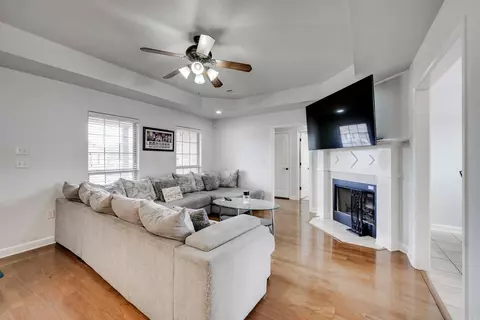 Living - 21 Eaglebrook Dr, Conway, AR 72032 photo 2 of 4