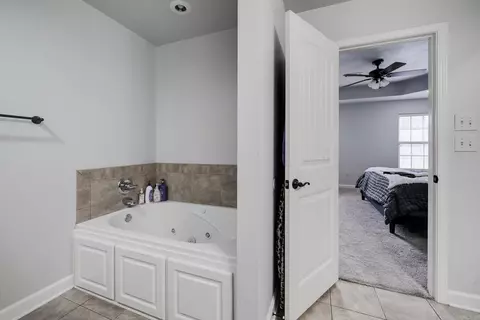 Bath - 21 Eaglebrook Dr, Conway, AR 72032 photo 3 of 4