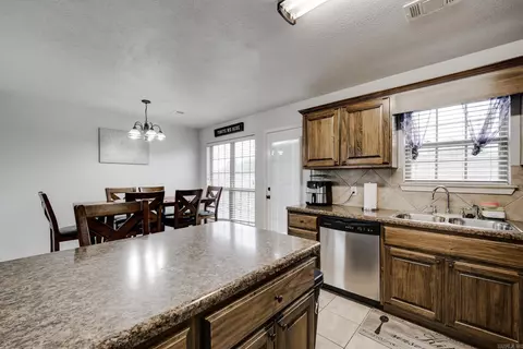 Kitchen - 21 Eaglebrook Dr, Conway, AR 72032 photo 3 of 4