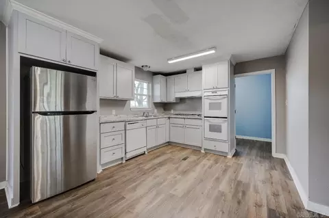 Kitchen - 609 E Highway 225, Greenbrier, AR 72058 photo 2 of 3