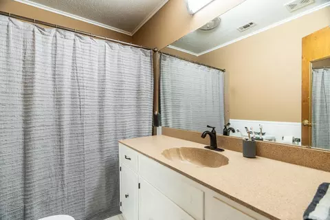 Bath - 213 E Lea Cir, Bryant, AR 72022 photo 1 of 4