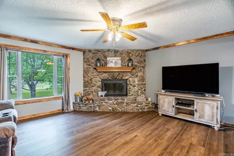Living - 213 E Lea Cir, Bryant, AR 72022 photo 1 of 4